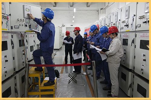 任丘熱電公司電氣二次班舉行低壓開(kāi)關(guān)和RCS-9626綜保校驗(yàn)小現(xiàn)場(chǎng)比賽。.JPG